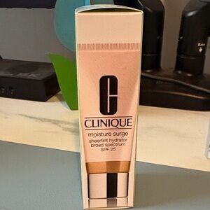 Clinique Moisture Surge Sheertint Hydrator with SPF 25